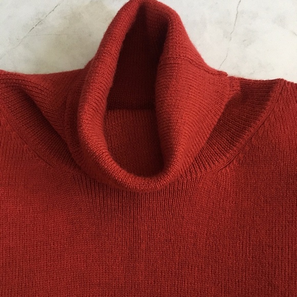 ⭐️ Rustic Red Turtleneck Pullover Wool Blend Sweater - Picture 6 of 6